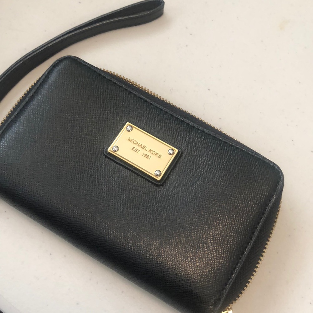 EUC Michael Kors wristlet wallet